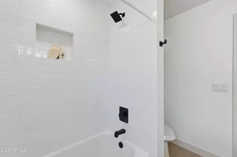 Bath - 8162 N 1st Ave, Phoenix, AZ 85021 photo 2 of 6