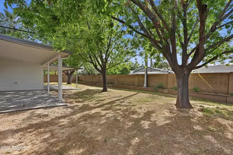 Exterior - 8162 N 1st Ave, Phoenix, AZ 85021 photo 4 of 7