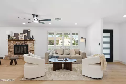 Living - 8162 N 1st Ave, Phoenix, AZ 85021 photo 2 of 2