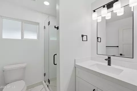 Bath - 8162 N 1st Ave, Phoenix, AZ 85021 photo 5 of 6
