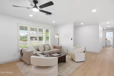 Living - 8162 N 1st Ave, Phoenix, AZ 85021 photo 1 of 2