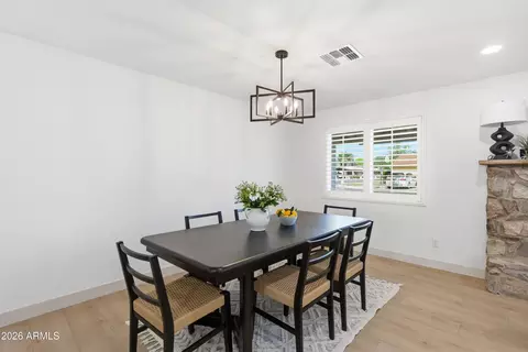 Dining - 8162 N 1st Ave, Phoenix, AZ 85021 photo 1 of 3