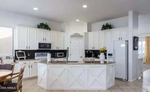 Kitchen - 2352 S Boca Cir, Mesa, AZ 85209 photo 3 of 5