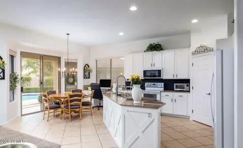Kitchen - 2352 S Boca Cir, Mesa, AZ 85209 photo 4 of 5