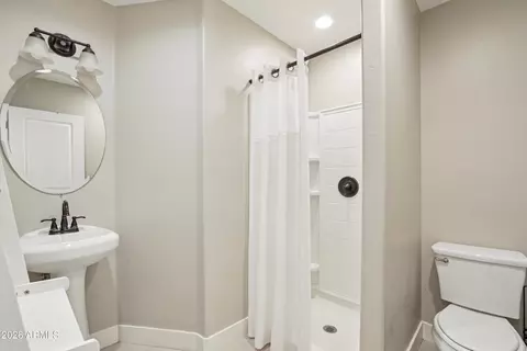 Bath - 2644 E Sylvia St, Phoenix, AZ 85032 photo 2 of 3