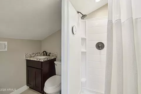 Bath - 2644 E Sylvia St, Phoenix, AZ 85032 photo 3 of 3