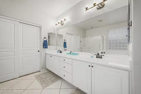 Bath - 3094 E Cotton Ln, Gilbert, AZ 85234 photo 4 of 5