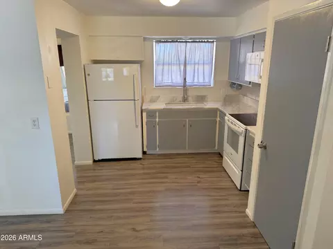 Kitchen - 5832 E Colby St, Mesa, AZ 85205 photo 3 of 5