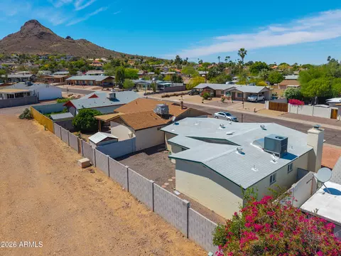 View/Area - 2139 E Betty Elyse Ln, Phoenix, AZ 85022 photo 3 of 5