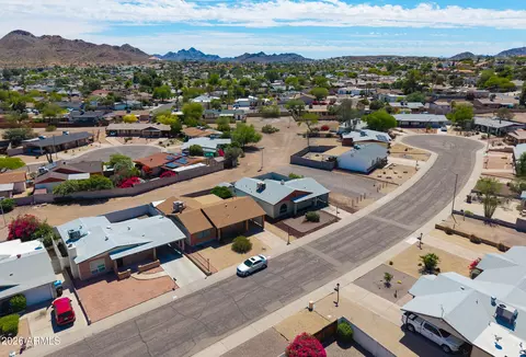 View/Area - 2139 E Betty Elyse Ln, Phoenix, AZ 85022 photo 5 of 5
