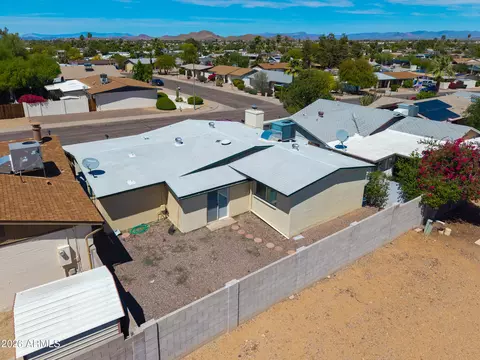 View/Area - 2139 E Betty Elyse Ln, Phoenix, AZ 85022 photo 2 of 5