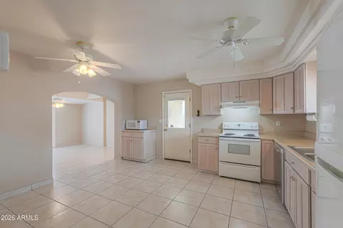 2139 E Betty Elyse Ln, Phoenix, AZ 85022