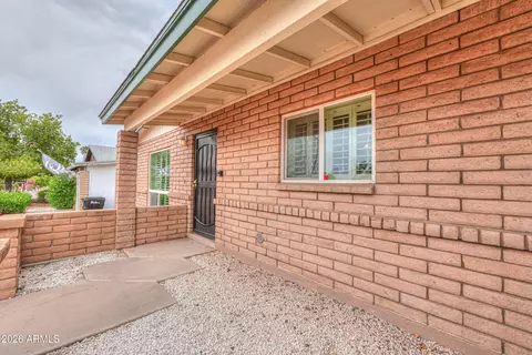 Exterior - 2139 E Betty Elyse Ln, Phoenix, AZ 85022 photo 2 of 3