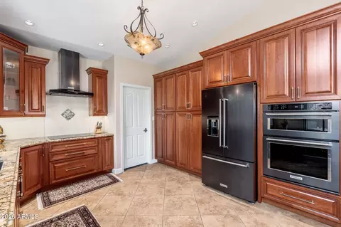 Kitchen - 762 E Verbena Dr, Phoenix, AZ 85048 photo 3 of 3