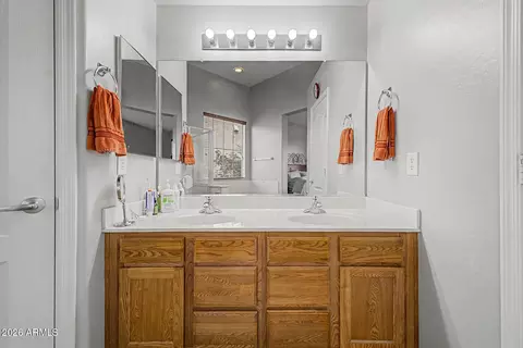 Bath - 3918 E Pollack St, Phoenix, AZ 85042 photo 2 of 3