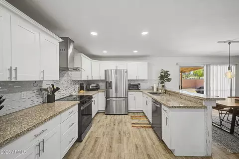 Kitchen - 8001 N 17th Dr, Phoenix, AZ 85021 photo 3 of 5