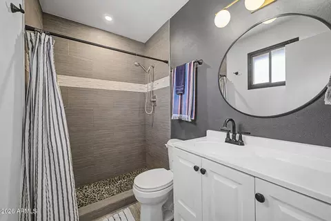 Bath - 8001 N 17th Dr, Phoenix, AZ 85021 photo 1 of 2