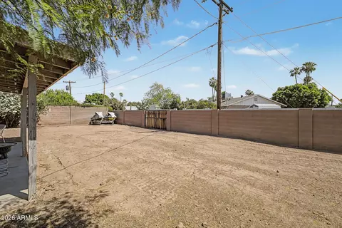 Exterior - 8001 N 17th Dr, Phoenix, AZ 85021 photo 6 of 10