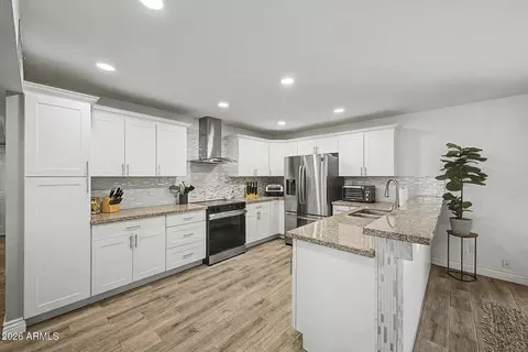 Kitchen - 8001 N 17th Dr, Phoenix, AZ 85021 photo 2 of 5