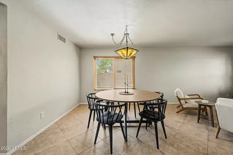 Dining - 4140 E Pinto Ln, Phoenix, AZ 85050 photo 2 of 2