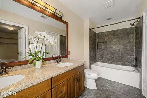 Bath - 4140 E Pinto Ln, Phoenix, AZ 85050 photo 2 of 3