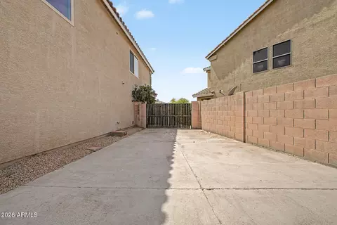 Exterior - 4140 E Pinto Ln, Phoenix, AZ 85050 photo 6 of 7