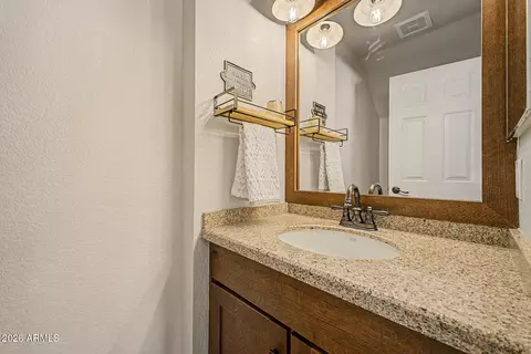 Bath - 4140 E Pinto Ln, Phoenix, AZ 85050 photo 1 of 3