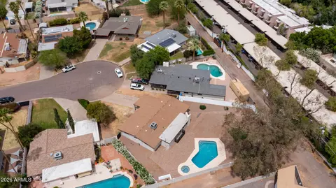 View/Area - 1325 E Avalon Dr, Phoenix, AZ 85014 photo 13 of 19