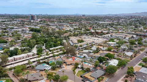 View/Area - 1325 E Avalon Dr, Phoenix, AZ 85014 photo 2 of 19
