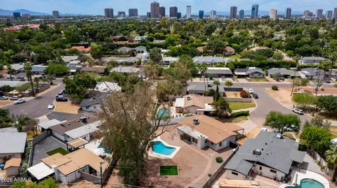 View/Area - 1325 E Avalon Dr, Phoenix, AZ 85014 photo 8 of 19