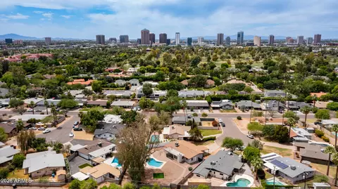 View/Area - 1325 E Avalon Dr, Phoenix, AZ 85014 photo 6 of 19