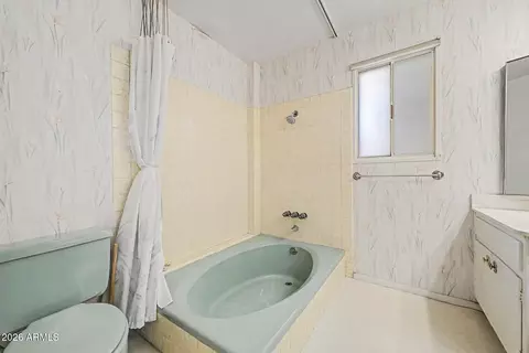 Bath - 1742 E Mountain View Rd, Phoenix, AZ 85020 photo 1 of 4