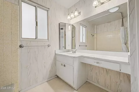 Bath - 1742 E Mountain View Rd, Phoenix, AZ 85020 photo 2 of 4