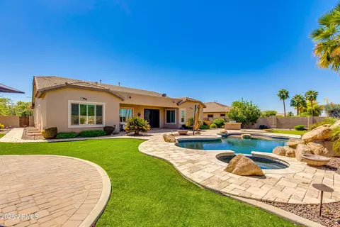 7718 N 84th Ln, Glendale, AZ 85305