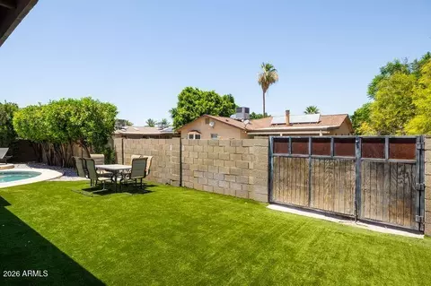 Exterior - 2118 E Pebble Beach Dr, Tempe, AZ 85282 photo 9 of 10