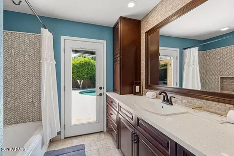 Bath - 2118 E Pebble Beach Dr, Tempe, AZ 85282 photo 2 of 2