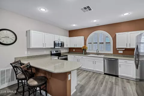 Kitchen - 4777 E Narrowleaf Dr, Gilbert, AZ 85298 photo 1 of 4