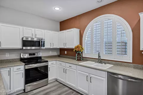 Kitchen - 4777 E Narrowleaf Dr, Gilbert, AZ 85298 photo 2 of 4