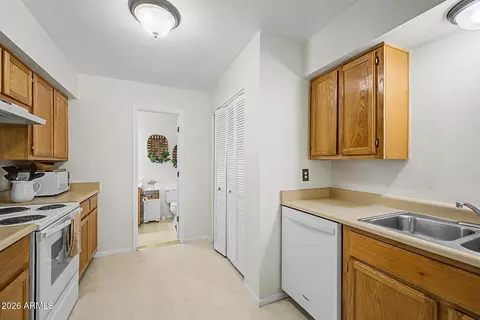 Kitchen - 3270 S Goldfield Rd #516, Apache Junction, AZ 85119 photo 2 of 5