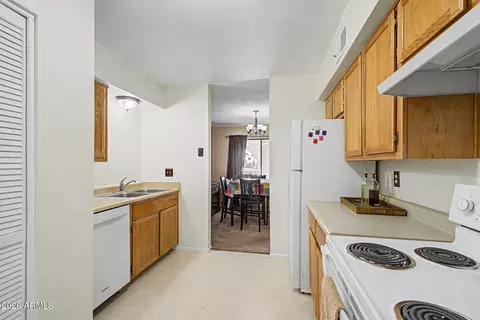 Kitchen - 3270 S Goldfield Rd #516, Apache Junction, AZ 85119 photo 3 of 5