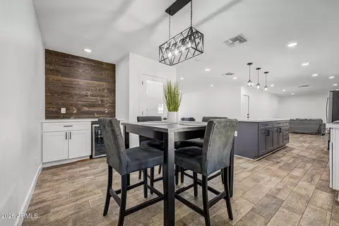 2174 E Palmcroft Dr, Tempe, AZ 85282 photo 3