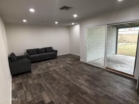 2174 E Palmcroft Dr, Tempe, AZ 85282 photo 9
