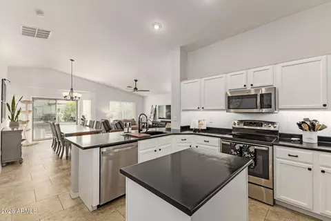 Kitchen - 4691 E Appleby Ct, Gilbert, AZ 85298 photo 2 of 3