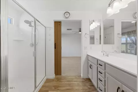 Bath - 5722 W Odeum Ln, Phoenix, AZ 85043 photo 2 of 3