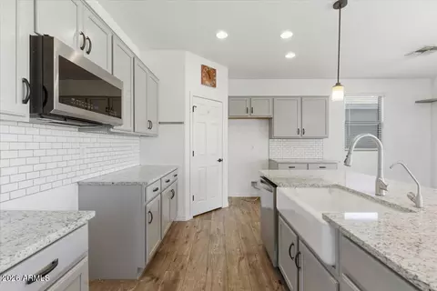 Kitchen - 5722 W Odeum Ln, Phoenix, AZ 85043 photo 2 of 3