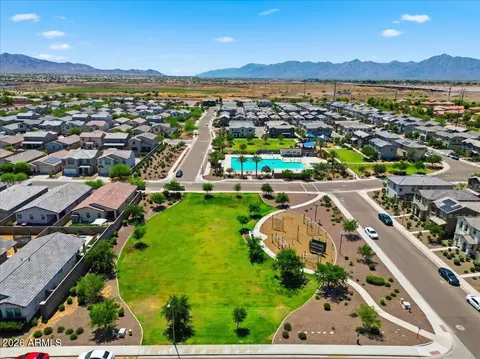 View/Area - 5722 W Odeum Ln, Phoenix, AZ 85043 photo 4 of 4