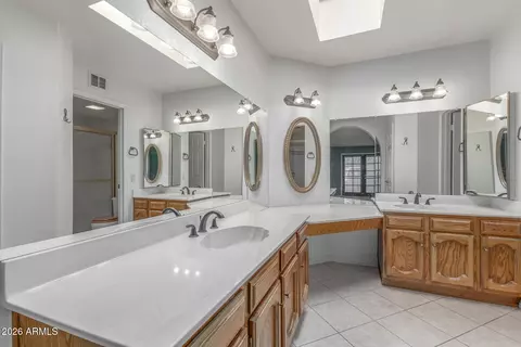 Bath - 16637 N 30th Ave, Phoenix, AZ 85053 photo 1 of 3