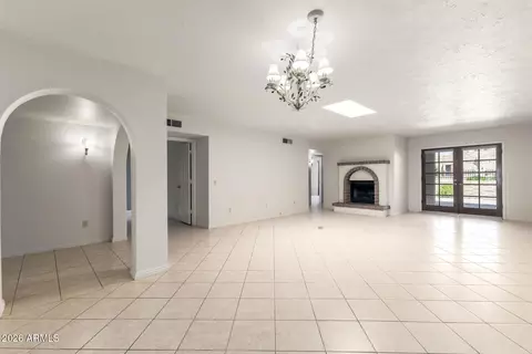 Living - 16637 N 30th Ave, Phoenix, AZ 85053 photo 4 of 9