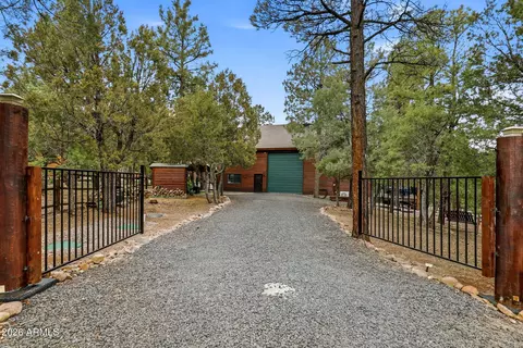 2287 Richenbacher Cir, Overgaard, AZ 85933