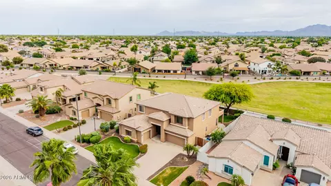 View/Area - 3267 E Maplewood St, Gilbert, AZ 85297 photo 5 of 20